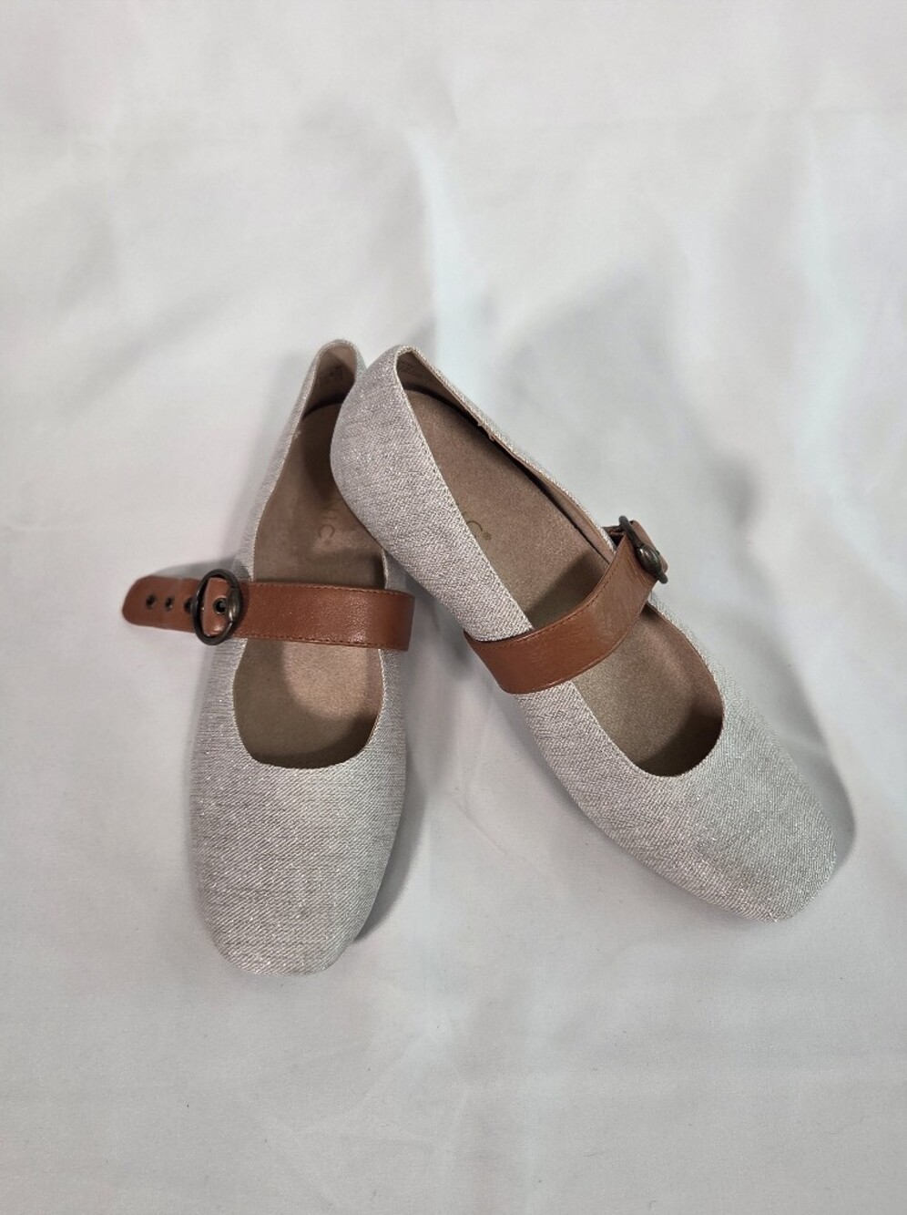 Vionic Hattie Natural Gold Metallic Canvas Mary Jane Flats NWOT | US 8.5